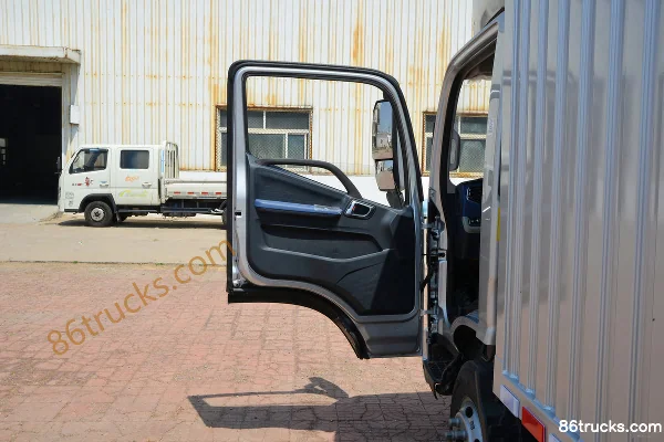 Shidai Linghang Big G 2L LNG 150 hp 4X2(6 wheels) WLY 6-speed 4.14m Single Row Enclosed Light Truck Cab (1) | 86Trucks