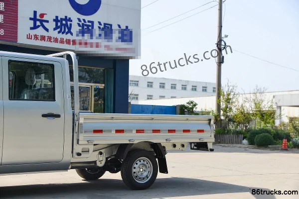 Foton Xiangling Q Split Luxury 1.6L 120 hp 4X2(6 wheels) gasoline 2.5m double-row flatbed mini truck Body (1) | 86Trucks