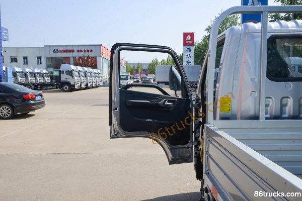 Foton Aumark X Dream Edition 122hp 4X2(6 wheels) 4.17m single-row flatbed light truck Cab (1) | 86Trucks