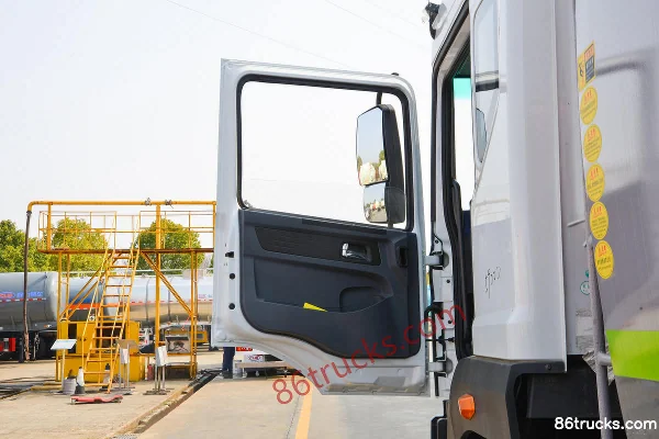 Dongfeng D9 240 ch 4X2(6 roues) camion de collecte des déchets (marque Chengli) Cabine (1) | 86Trucks