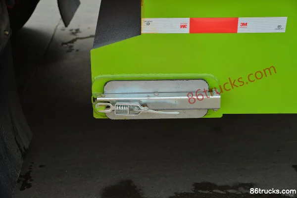 Dongfeng D9 240 ch 4X2(6 roues) camion de collecte des déchets (marque Chengli) Carrosserie (3) | 86Trucks