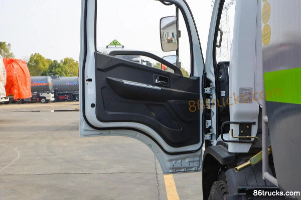 Dongfeng D7 165 ch 4X2(6 roues) camion à ordures (marque Chengli) Cabine (2) | 86Trucks