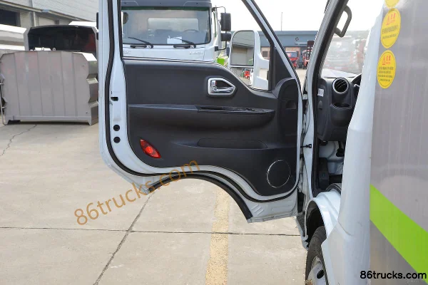 Dongfeng T6 140hp 4X2(6 wheels) Garbage Transport Truck (Chengli Brand) Cab (2) | 86Trucks