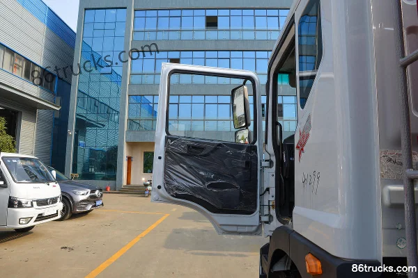 Dongfeng D9 195 ch 4X2(6 roues) camion de transport de déchets (marque Chengli) Cabine (1) | 86Trucks