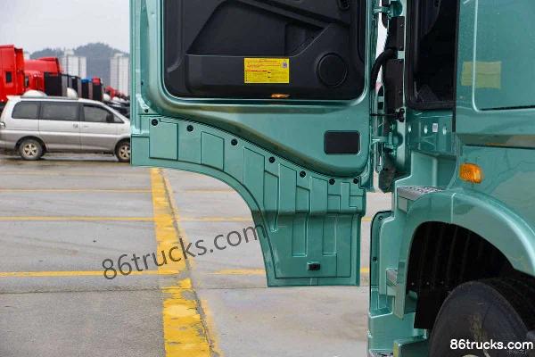 Dongfeng Tianlong Flagship KX Rongyao Edition 13.5L Diesel 630hp 6X4(10 wheels) Eaton 12-speed AMT Automatic Tractor Truck Cab (3) | 86Truck