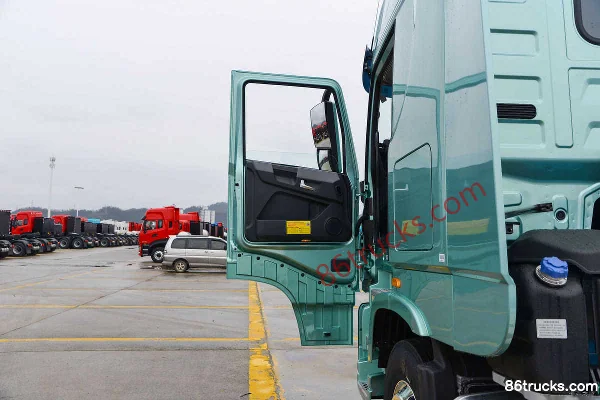 Dongfeng Tianlong Flagship KX Rongyao Edition 13.5L Diesel 630hp 6X4(10 wheels) Eaton 12-speed AMT Automatic Tractor Truck Cab (1) | 86Truck