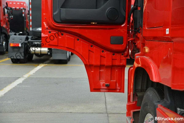 Dongfeng Commercial Vehicle Tianlong Flagship KX Rongyao Edition 570 hp 6X4(10 wheels) LNG automatic tractor truck (hydraulic retarder) Cab