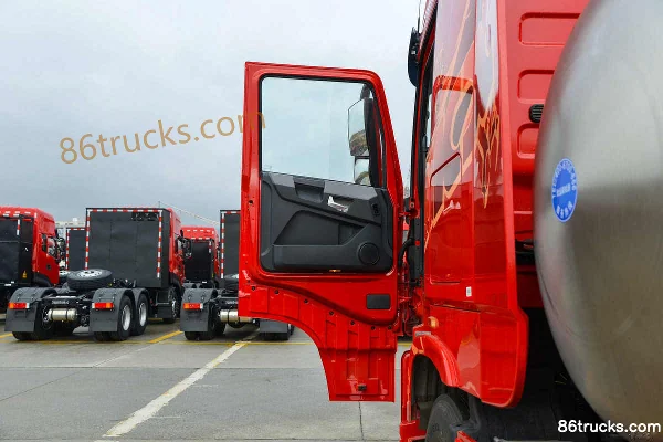 Dongfeng Commercial Vehicle Tianlong Flagship KX Rongyao Edition 570 hp 6X4(10 wheels) LNG automatic tractor truck (hydraulic retarder) Cab