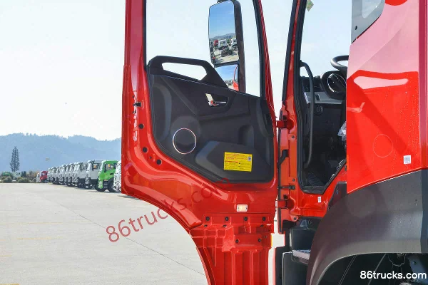 Dongfeng Commercial Vehicle Tianlong KL 350 ch 8X4(12 roues) fuel tanker truck (Chusheng brand) Cabine (3) | 86Trucks