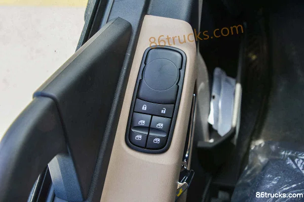 Dongfeng Commercial Vehicle Tianjin KR 8X4(12 wheels) 5.8m Electric Dump Truck CATL 281kWh Cab (3) | 86Trucks