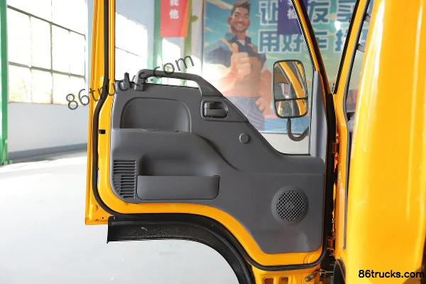 Qingling Isuzu 100P 131hp 4X2(6 wheels) Aerial Work Truck (Chengli Brand) Cab (2) | 86Trucks