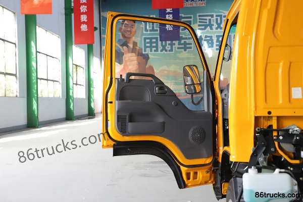 Qingling Isuzu 100P 131hp 4X2(6 wheels) Aerial Work Truck (Chengli Brand) Cab (1) | 86Trucks