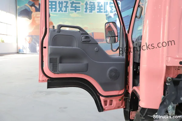 Qingling Isuzu 100P 131 ch 4X2(6 roues) nacelle élévatrice (marque Maidesheng) Cabine (2) | 86Trucks