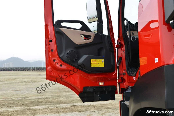 Dongfeng Commercial Vehicle Tianjin KR PLUS 300 hp 6X2(8 wheels) 6.8m stake truck (flat roof double bunk) Cab (2) | 86Trucks