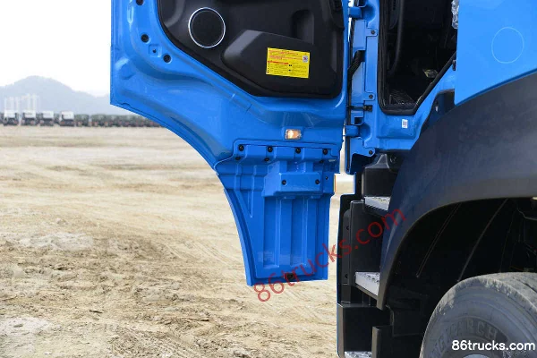 Dongfeng Commercial Vehicle Tianlong KL Heavy Truck Comfort Edition 430hp 8X4(12 wheels) 9.6m wing-opening van cargo truck Cab (3) | 86Truck