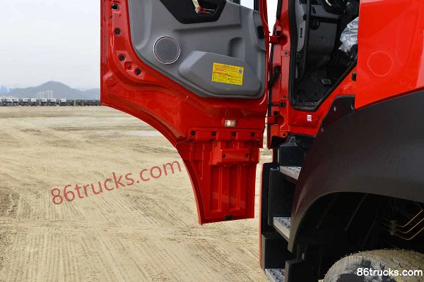 Dongfeng Commercial Vehicle Tianlong KL 290 hp 6X2(8 wheels) 9.6m Wing Opening Box Cargo Truck (High Roof) Cab (3) | 86Trucks