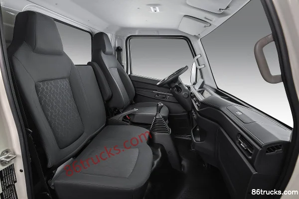 JMC new Shunda Standard Edition 2.5L Diesel 136 ch 4X2(6 roues) WLY 5-speed 4.2m single row flatbed light truck Cabine (3) | 86Trucks