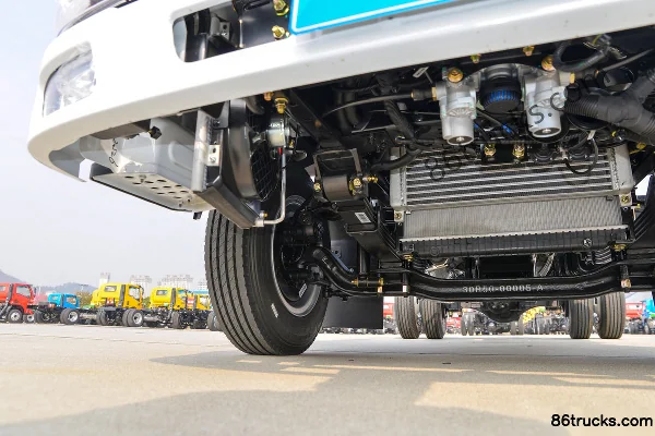 Sanhuan Shitong Xinchuangke 160hp 4X2(6 wheels) Aerial Work Truck (Zhuanzhi Brand) Chassis (2) | 86Trucks