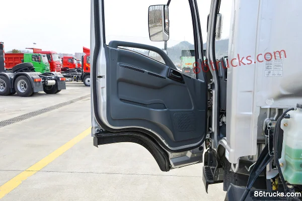 Sanhuan Shitong Chuangke Luxury Edition 4.5T 4X2(6 wheels) 4m Single-row Plug-in Extended Range Hybrid Refrigerated Truck Cab (2) | 86Trucks