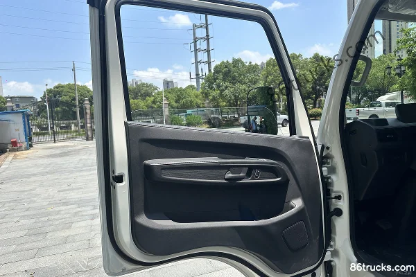 JMC New Shunda Standard Edition 2.5L Diesel 136hp 4X2(6 wheels) WLY 5-Speed 3.7m Single Row Van Light Truck Cab (2) | 86Trucks