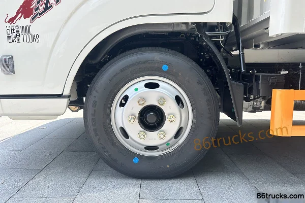 JMC New Shunda Standard Edition 2.5L Diesel 136hp 4X2(6 wheels) WLY 5-Speed 3.7m Single Row Van Light Truck Chassis (1) | 86Trucks