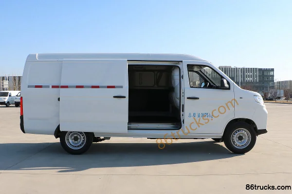 Zhongtong T7 2025 2-Seat Pure Electric Enclosed Cargo Truck CALB 50.37kWh Exterior (3) | 86Trucks
