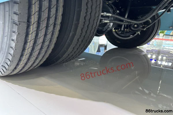 Qingling Isuzu Lingkun Air Brake 4.17m Single Row Pure Electric Box Light Truck CATL 100.07kWh 4X2(6 wheels) Chassis (2) | 86Trucks