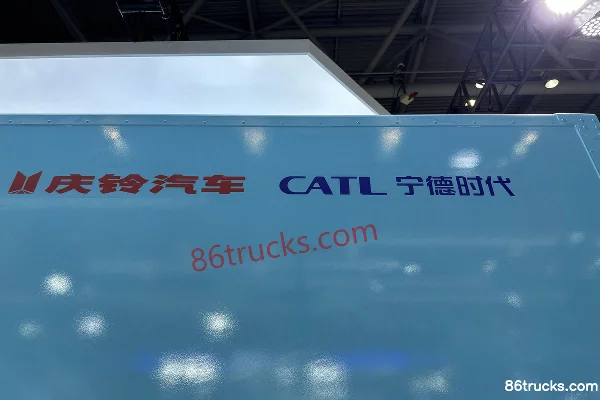 Qingling Isuzu Lingkun Air Brake 4.17m Single Row Pure Electric Box Light Truck CATL 100.07kWh 4X2(6 wheels) Body (1) | 86Trucks