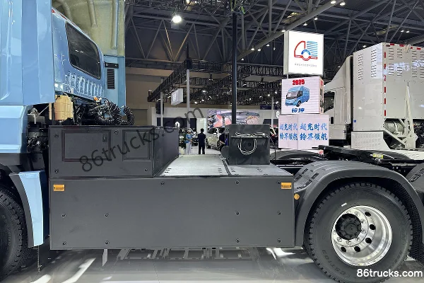 Isuzu Lingjie 6X4(10 roues) tracteur routier électrique pur Xinwangda 352 kWh Châssis (1) | 86Trucks