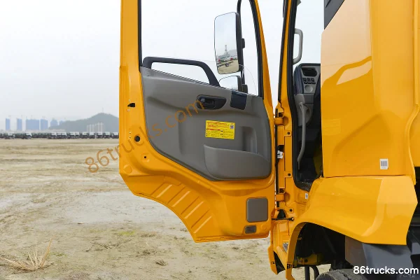 Dongfeng Tianjin VR 230hp 4x2(6 wheels) compression garbage truck (Zhongbiao brand) Cab (2) | 86Trucks