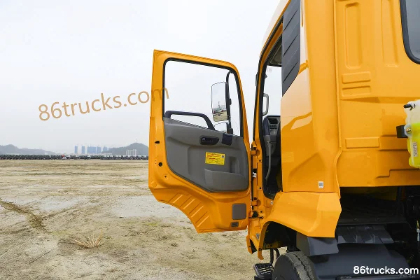 Dongfeng Tianjin VR 230hp 4x2(6 wheels) compression garbage truck (Zhongbiao brand) Cab (1) | 86Trucks