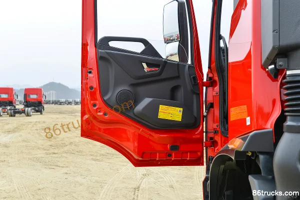 Dongfeng Commercial Vehicle Tianjin KR Elite Edition 240 hp 6X2(8 wheels) 8m flatbed cargo truck Cab (2) | 86Trucks