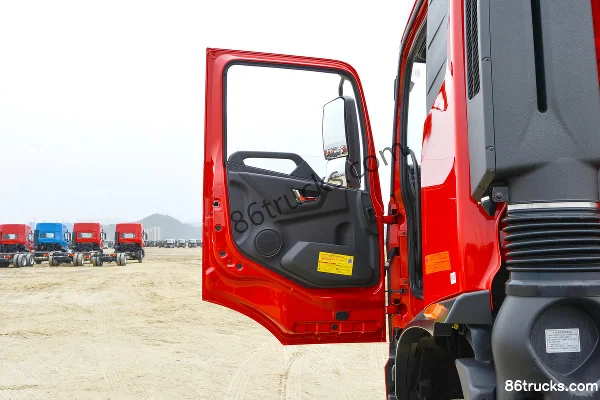 Dongfeng Commercial Vehicle Tianjin KR Elite Edition 240 hp 6X2(8 wheels) 8m flatbed cargo truck Cab (1) | 86Trucks