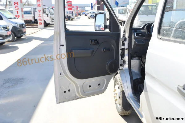Changan Kuayue Wang X1 1.6L Gasoline 122hp 4X2(6 wheels) 5-Speed 2.55m Double Row Stake Truck Mini Truck Cab (2) | 86Trucks