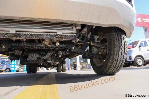 Changan Kuayue Wang X1 1.6L Gasoline 122hp 4X2(6 wheels) 5-Speed 2.55m Double Row Stake Truck Mini Truck Chassis (3) | 86Trucks