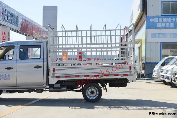 Changan Kuayue Wang X1 1.6L Gasoline 122hp 4X2(6 wheels) 5-Speed 2.55m Double Row Stake Truck Mini Truck Body (2) | 86Trucks