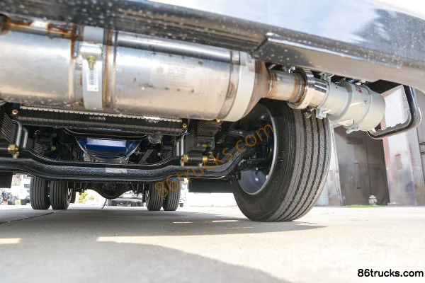 Sinotruk Hanjiang 160hp 4X2(6 wheels) 5.2m Flammable Gas Van Truck (Chufei Brand) Chassis (3) | 86Trucks