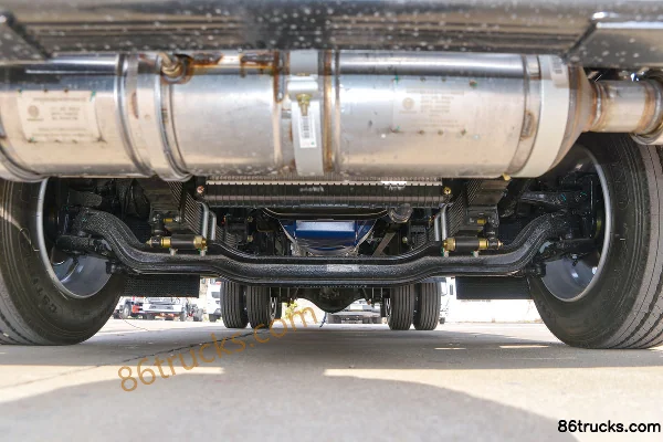 Sinotruk Hanjiang 160hp 4X2(6 wheels) 5.2m Flammable Gas Van Truck (Chufei Brand) Chassis (1) | 86Trucks
