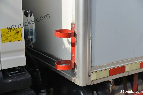 Sinotruk Hanjiang 160hp 4X2(6 wheels) 5.2m Flammable Gas Van Truck (Chufei Brand) Body (3) | 86Trucks