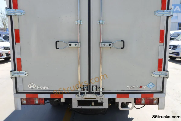 Changan Kuayue Wang X7 Luxury 116hp 4X2(6 wheels) 3.685m single-row van light truck Body (3) | 86Trucks