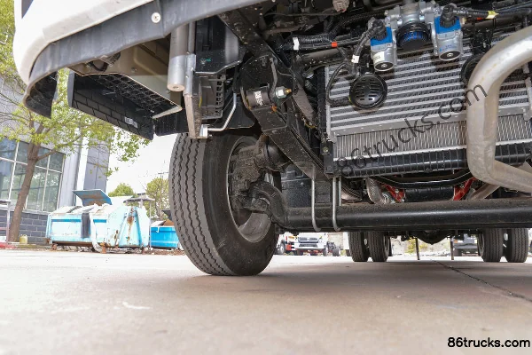 Foton M Card 142 hp 4X2(6 wheels) Flammable Liquid Van Truck (Chufei Brand) Chassis (2) | 86Trucks