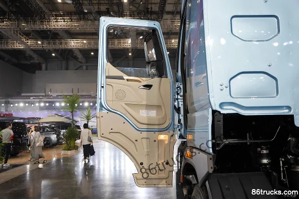 Dongfeng H7 Pro 400 hp 6X2(8 wheels) WLY 10-Speed AMT Automatic 9.6m Refrigerated Truck Cab (2) | 86Trucks