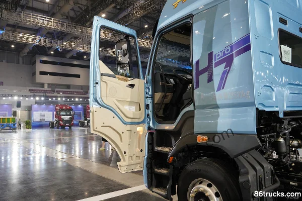 Dongfeng H7 Pro 400 hp 6X2(8 wheels) WLY 10-Speed AMT Automatic 9.6m Refrigerated Truck Cab (1) | 86Trucks