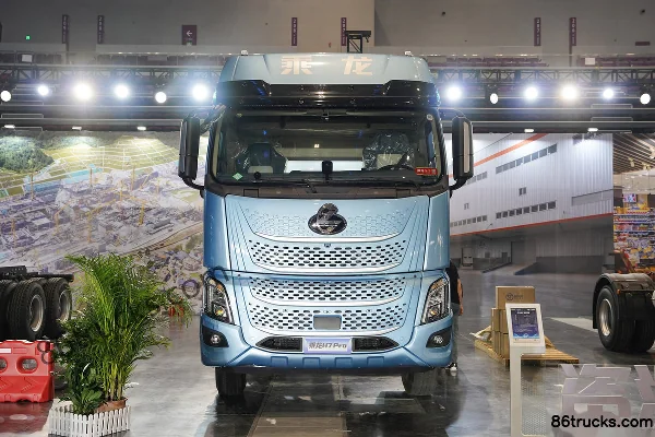 Dongfeng Liuqi Chenglong H7 Pro 12.5L LNG 480hp 6X4(10 wheels) Fast Gear 12-Speed Tractor Truck Exterior (2) | 86Trucks