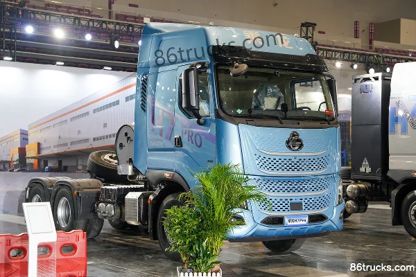 Dongfeng Liuqi Chenglong H7 Pro 12.5L LNG 480hp 6X4(10 wheels) Fast Gear 12-Speed Tractor Truck Exterior