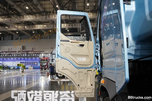 Dongfeng Liuqi Chenglong H7 Pro 12.5L LNG 480hp 6X4(10 wheels) Fast Gear 12-Speed Tractor Truck Cab (2) | 86Trucks