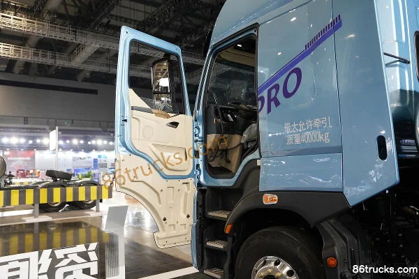 Dongfeng Liuqi Chenglong H7 Pro 12.5L LNG 480hp 6X4(10 wheels) Fast Gear 12-Speed Tractor Truck Cab (1) | 86Trucks