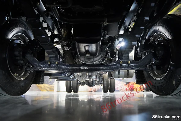 Dongfeng Liuqi Chenglong H5V 6.9L Diesel 338 hp 4X2(6 wheels) Fast Gear 9-Speed Cargo Truck Chassis (1) | 86Trucks