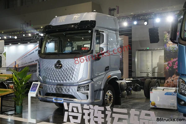 Dongfeng Liuqi Chenglong H5V 6.9L Diesel 338 hp 4X2(6 wheels) Fast Gear 9-Speed Cargo Truck Exterior (3) | 86Trucks