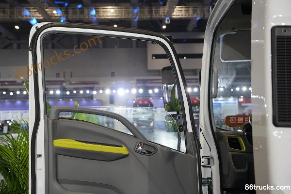 Dongfeng L2V standard version air brake 4.165m single-row plug-in hybrid box truck Mengguli 14.01kWh 4X2(6 roues) Cabine (3) | 86Trucks